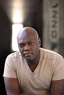 How tall is Peter Macon?